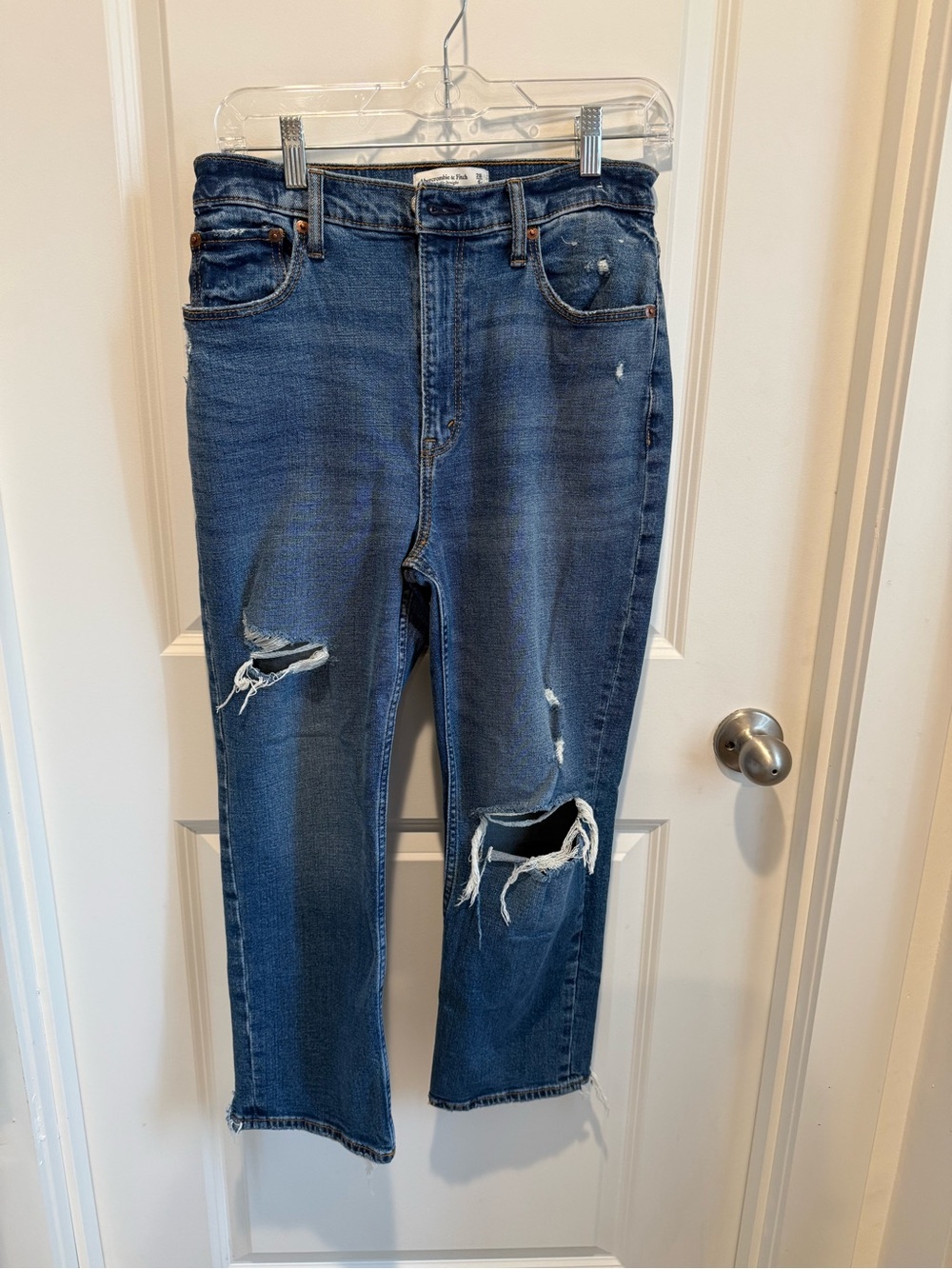 Abercrombie Ultra High Rise Ankle Straight Jeans Distressed Size 28 Short - Picture 2 of 4